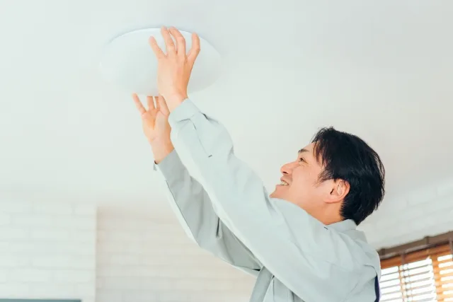 シーリングライトは自分で交換できる？注意点やコツは？